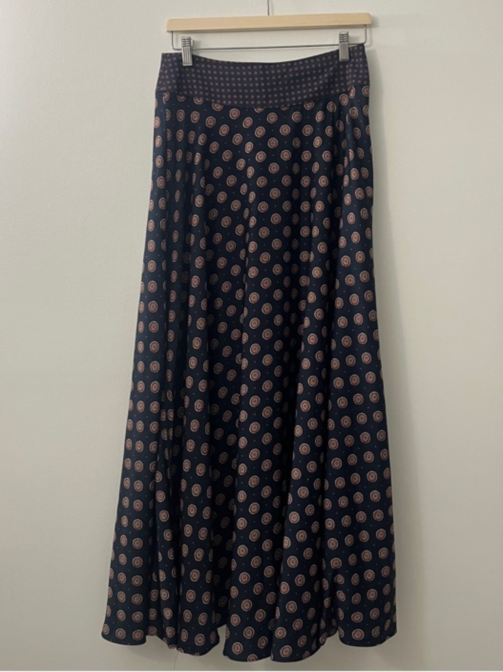 Banana republic size 6 Black Maxi Skirt with Coral Dot Medallion Print